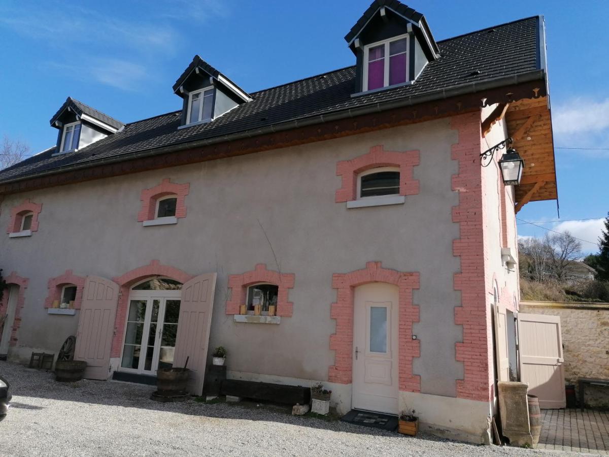 L'Annexe Du Chateau De Saint Genix Екстериор снимка