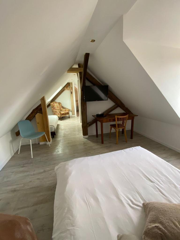 L'Annexe Du Chateau De Saint Genix Екстериор снимка