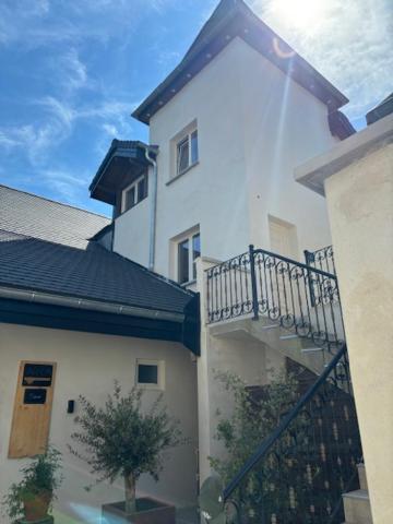 L'Annexe Du Chateau De Saint Genix Екстериор снимка
