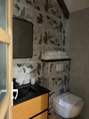 L'Annexe Du Chateau De Saint Genix Екстериор снимка