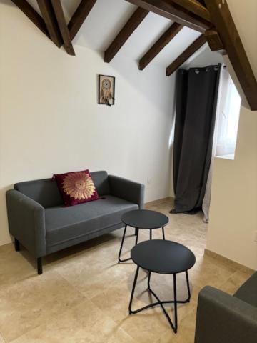 L'Annexe Du Chateau De Saint Genix Екстериор снимка