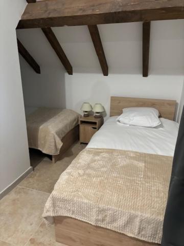 L'Annexe Du Chateau De Saint Genix Екстериор снимка